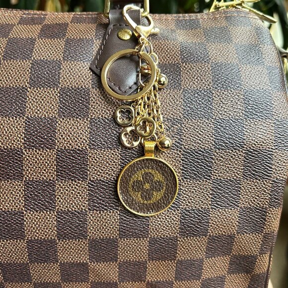 DANGLING CLOVER Bag Charm Gold Tone 🍀 - Picture 7 of 9